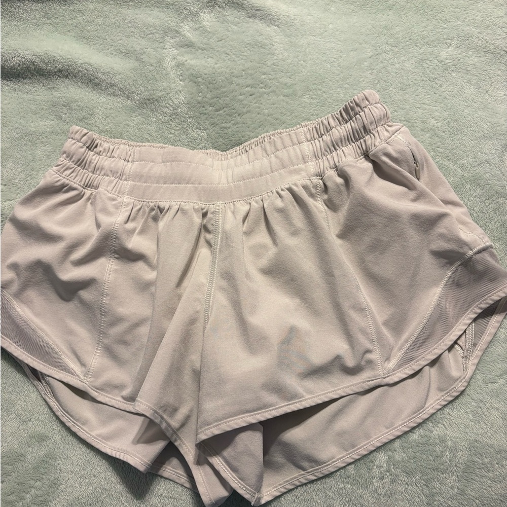 Lululemon Hotty Hot LR Shorts 2.5”